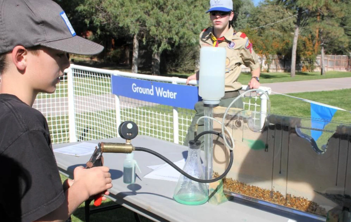 Student using APW Ground water model Student using APW Ground water model